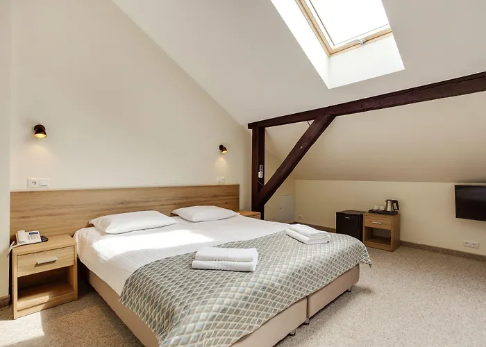 旧城特里奥酒店 3*