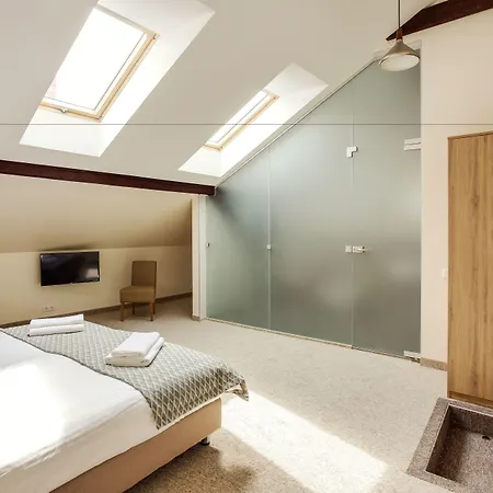 Отель Old Town Trio